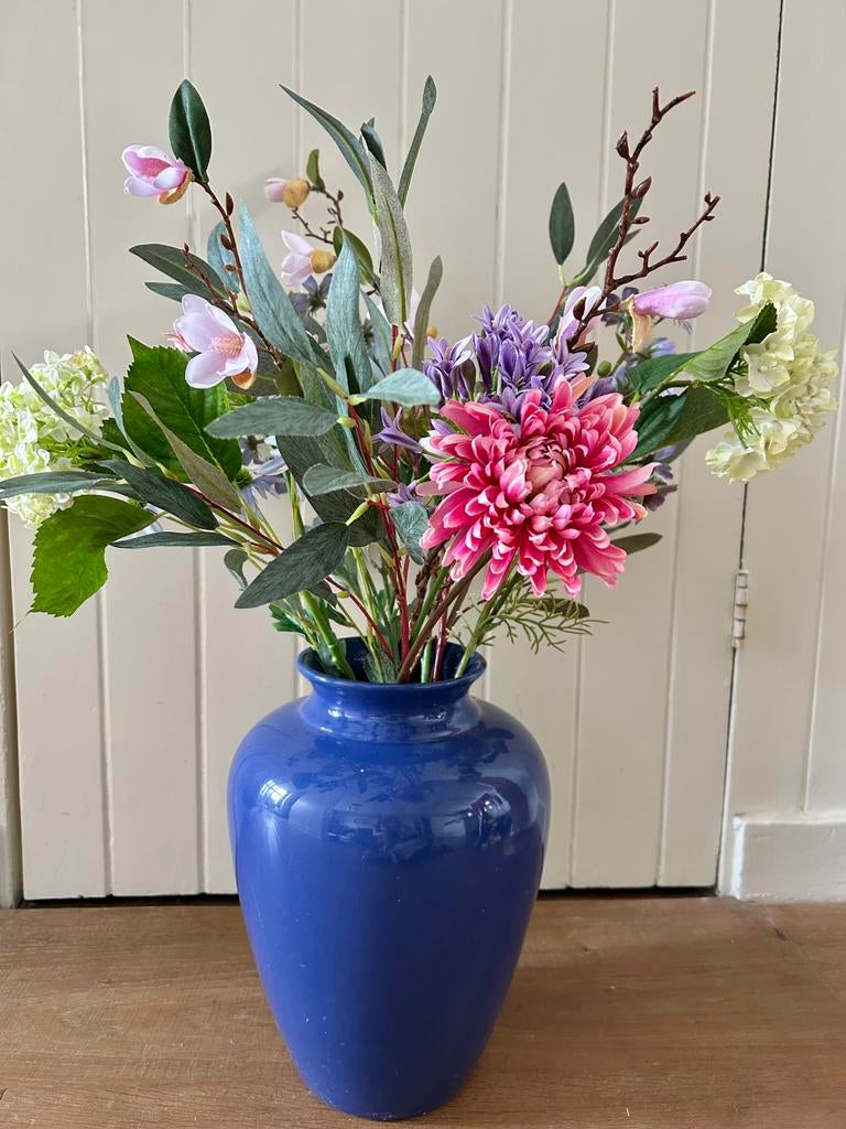 Blauwe grote vaas met zijdebloemen, kunt bloemen zijde, Ophalen of Verzenden, Zo goed als nieuw