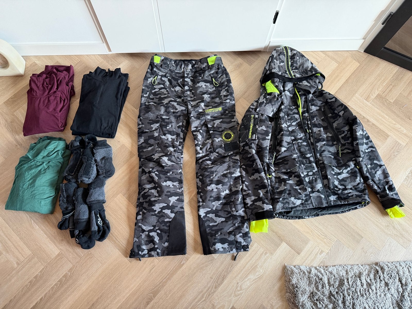 Ski / snowboard kleding Superdry maat M, Maat 48/50 (M), Ophalen of Verzenden, Zo goed als nieuw, Pak