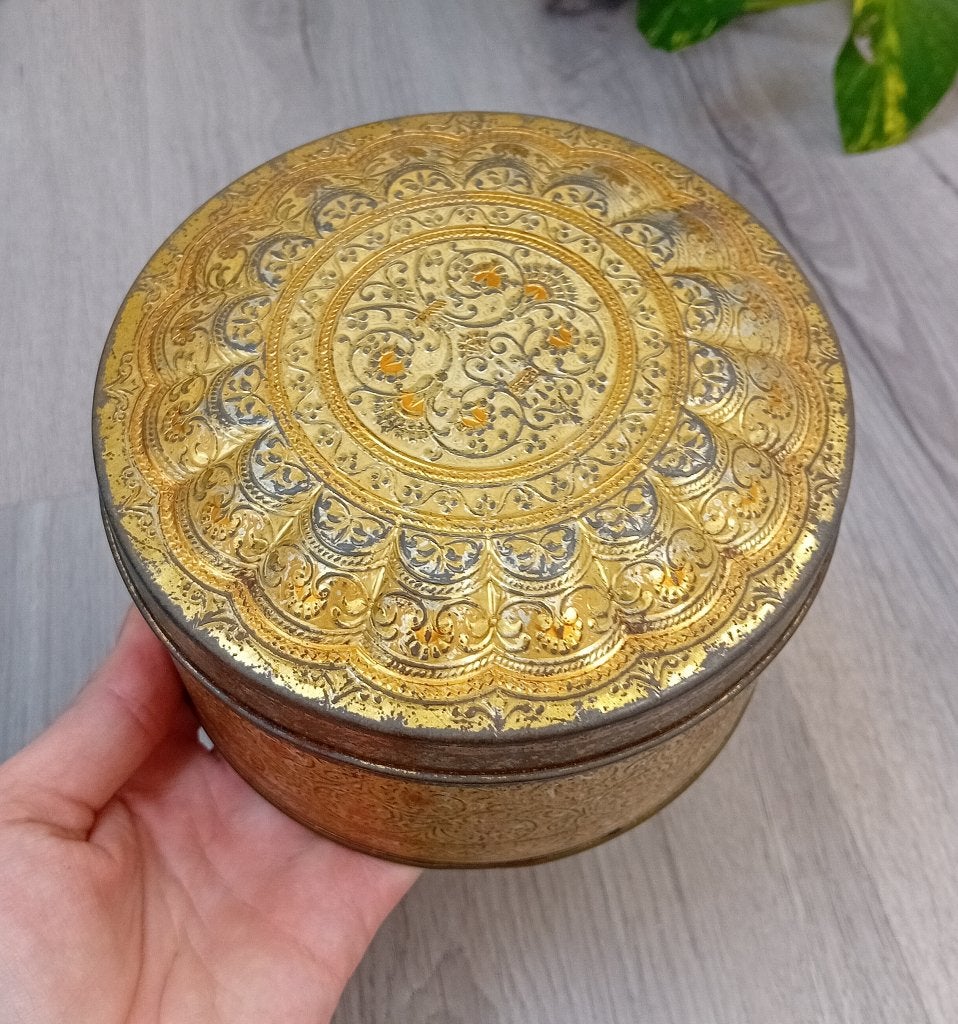 vintage koektrommel met relief goudkleurig, Verzenden