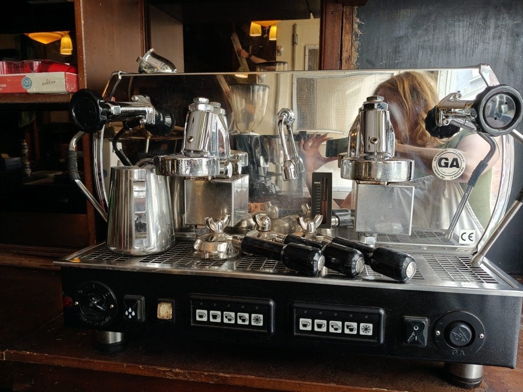 La Nuova Era Koffiemachine (Horeca), 10 kopjes of meer, Ophalen of Verzenden, Afneembaar waterreservoir, Gemalen koffie