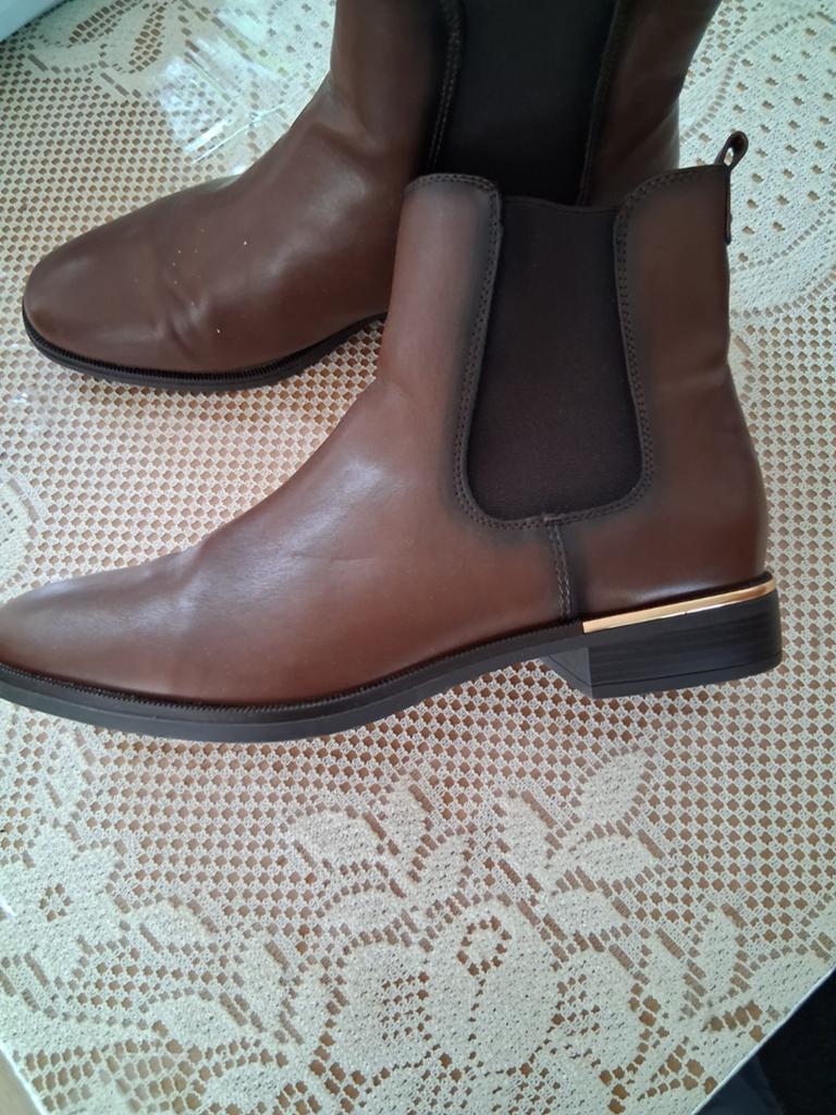 Enkellaarzen maat 44, Kleding | Dames, Schoenen, Bruin, Lage of Enkellaarzen, Ophalen of Verzenden, Zo goed als nieuw