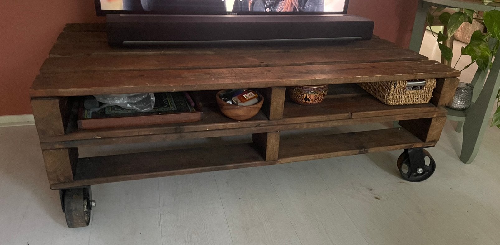 Salontafel / tv-kast op wielen, Ophalen, 50 tot 100 cm, Zo goed als nieuw, Minder dan 100 cm
