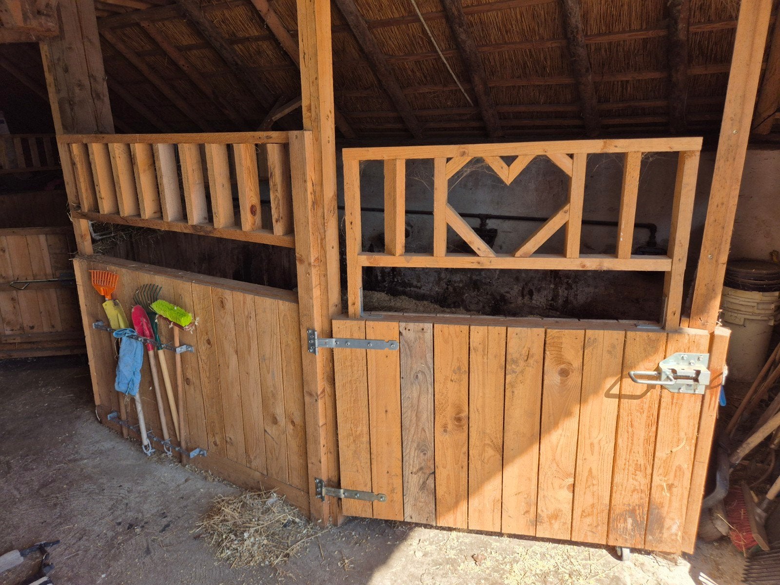 2 x pony of paardenbox, Stalling, 2 of 3 paarden of pony's