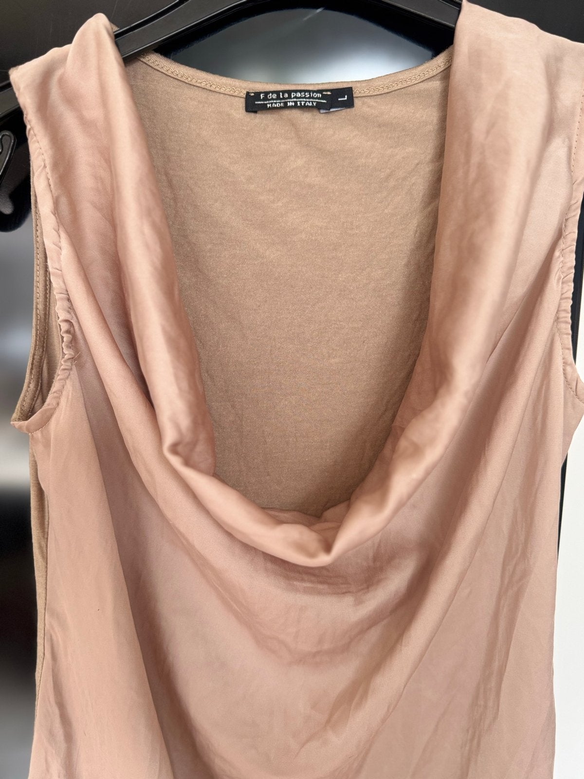 Nieuwe waterval top L F de la passion Made in Italy, Kleding | Dames, Tops, Beige, Maat 42/44 (L), Nieuw, Ophalen of Verzenden