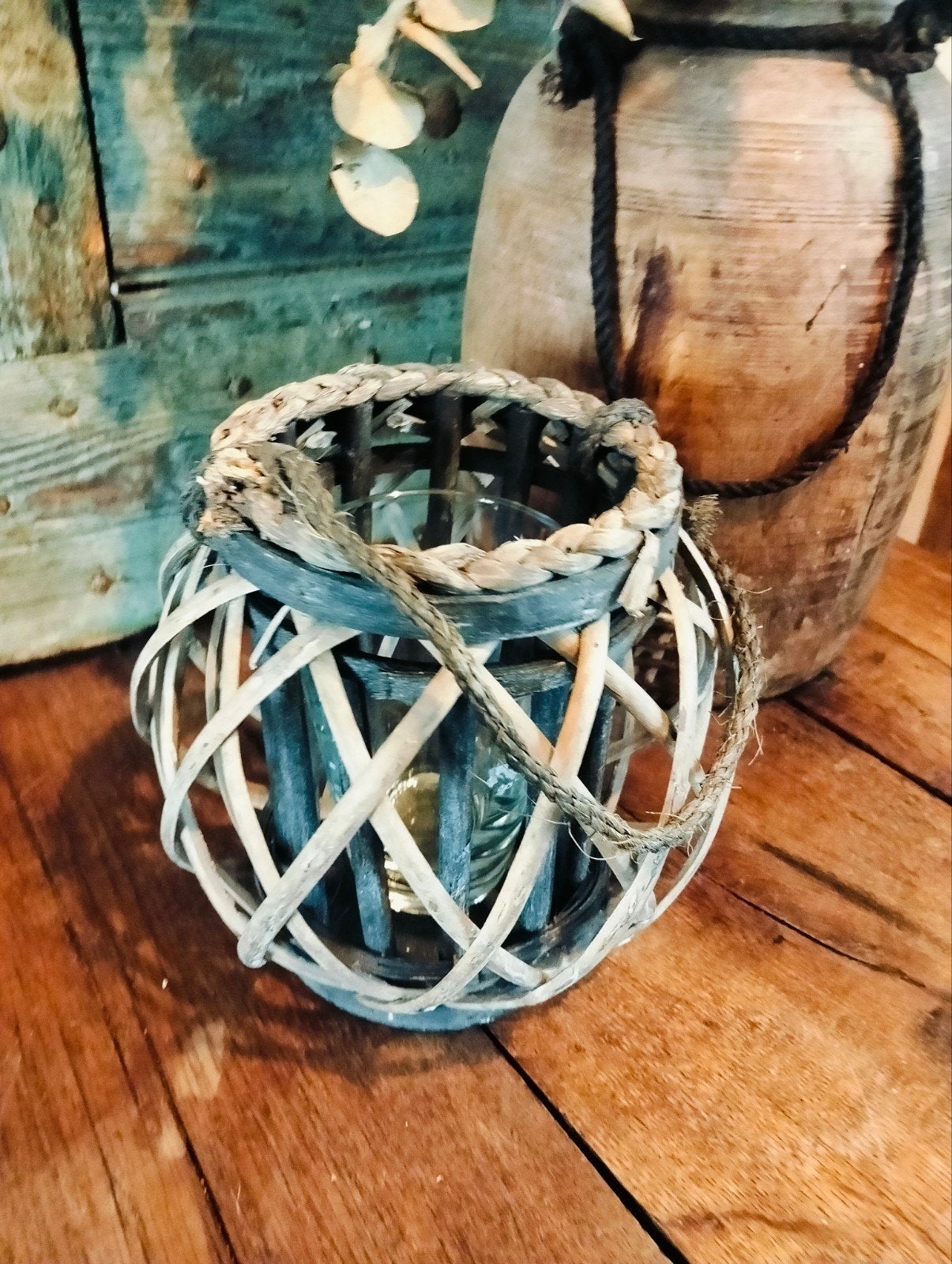 Brocante ratan rotan windlicht met glas erin., Windlicht, Gebruikt, ., Ophalen of Verzenden