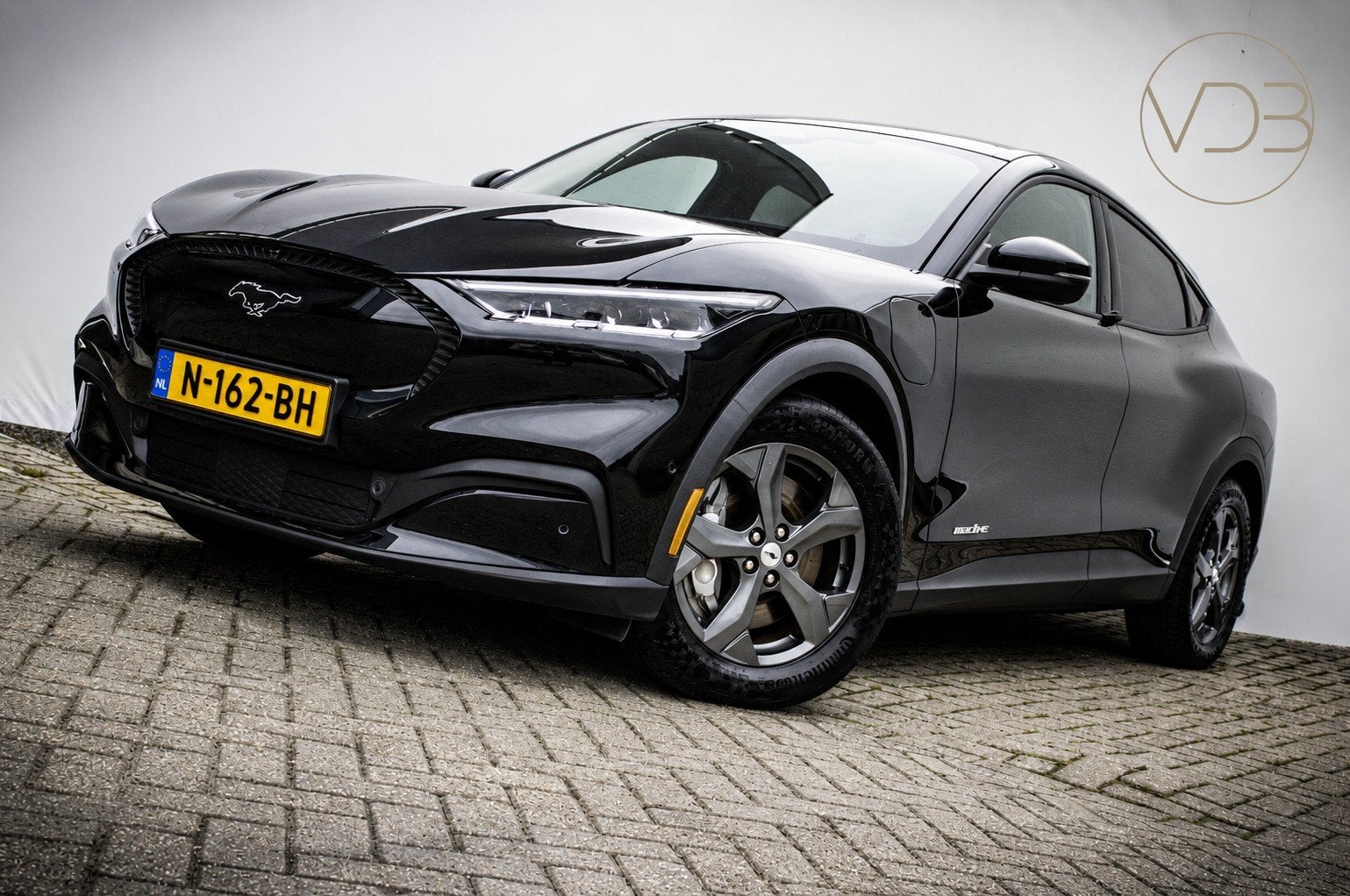 Ford Mustang Mach-E RWD 75 kWh SOH 93% Origineel NL B&O 1e E, Auto's, Achterwielaandrijving, Gebruikt, 750 kg, Zwart