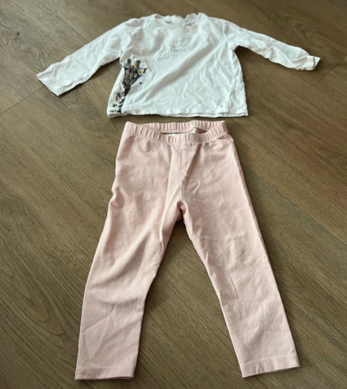 Wit shirt met giraf en roze legging (maat 86), Ophalen of Verzenden, Zo goed als nieuw, Meisje