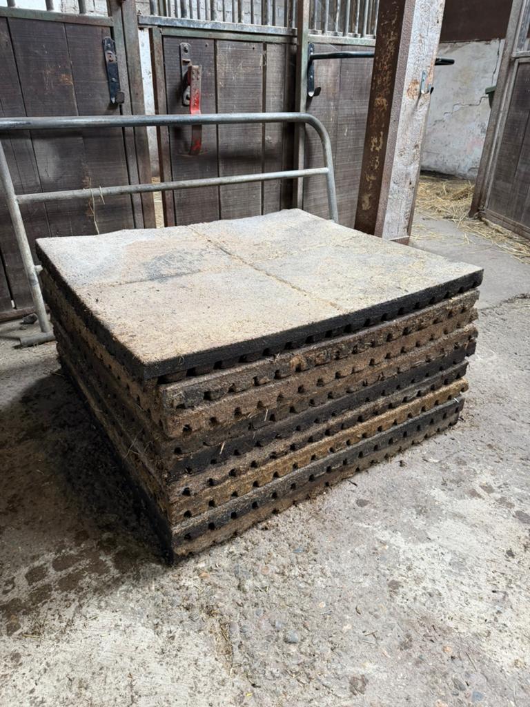 Rubberen tegels 100x100x6cm + GRATIS tegels voor paardenstal, Ophalen, Gebruikt, Overige soorten