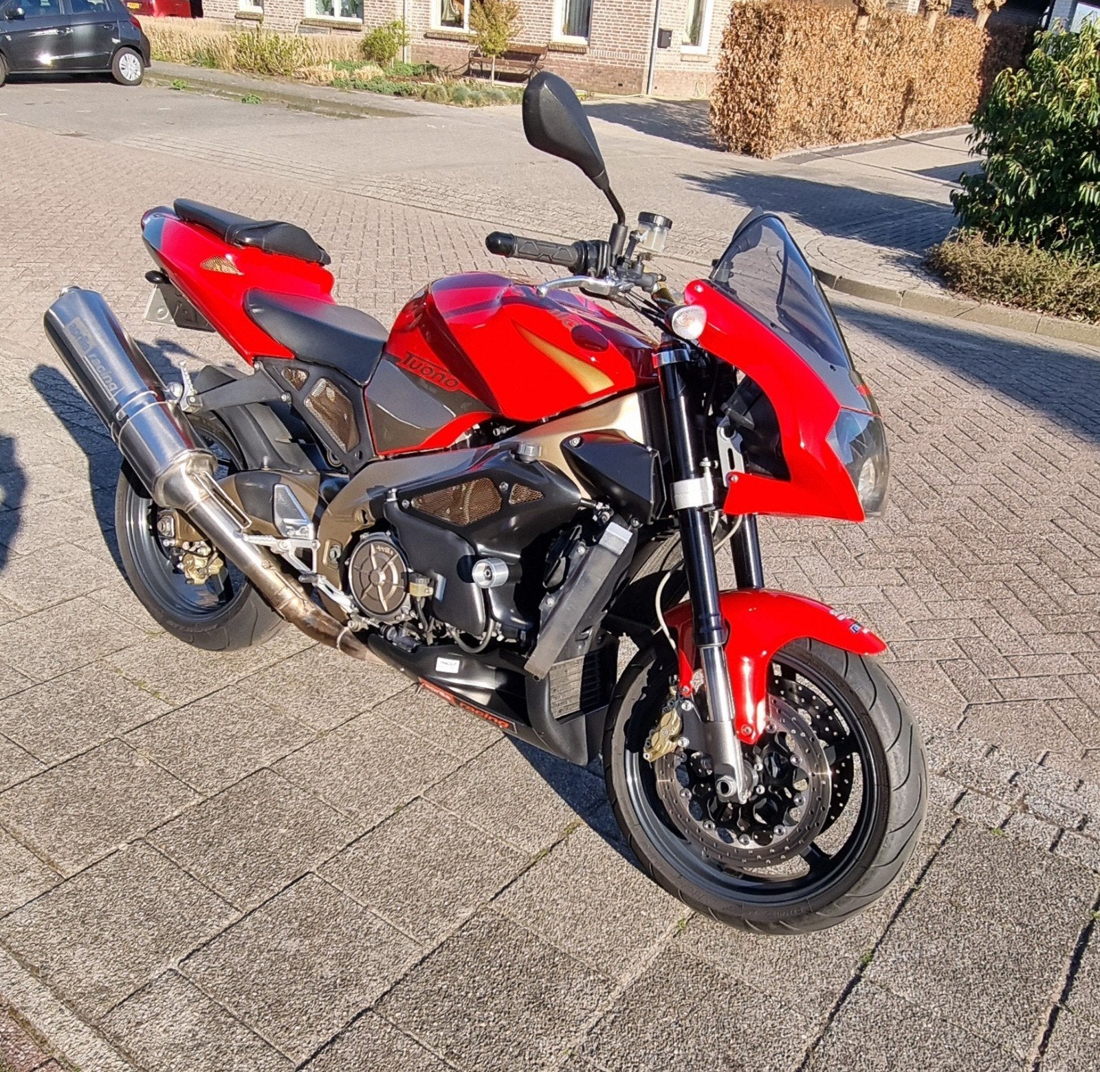 Aprilia tuono 1000 bouwjaar 2004, Motoren, Motoren | Aprilia, 2 cilinders, Motorrijbewijs A, Naked bike, Gebruikt
