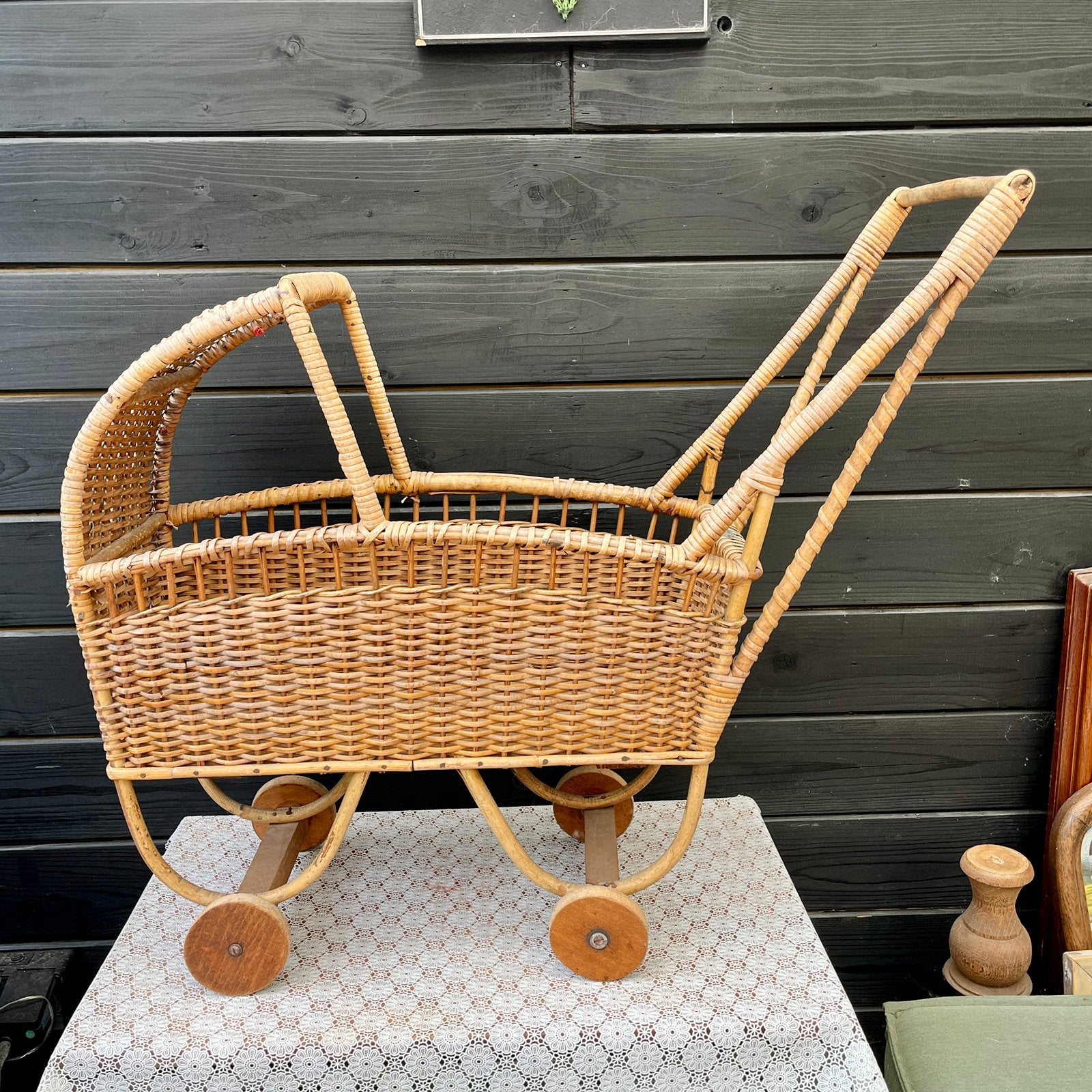 Vintage rotan poppenwagen, Ophalen, Zo goed als nieuw, Babypop