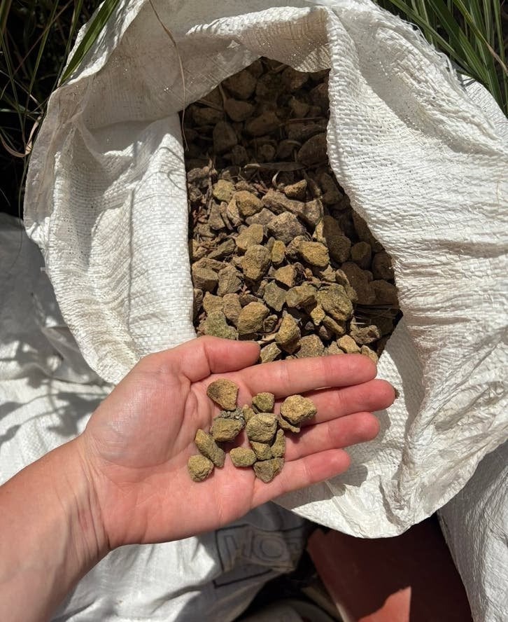 Puinzak (44l) vol grind - gratis ophalen, Ophalen