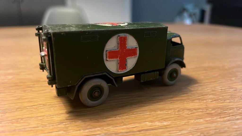 Dinky Toys 626 Military Ambulance, Ophalen of Verzenden, Gebruikt, Bus of Vrachtwagen, Dinky Toys
