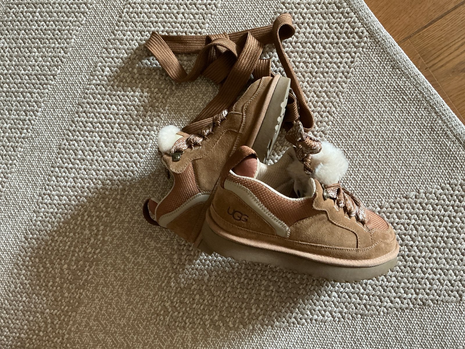 Uggs instappers met veters en bont, Kleding | Dames, Bruin, Instappers, Nieuw, Ophalen of Verzenden