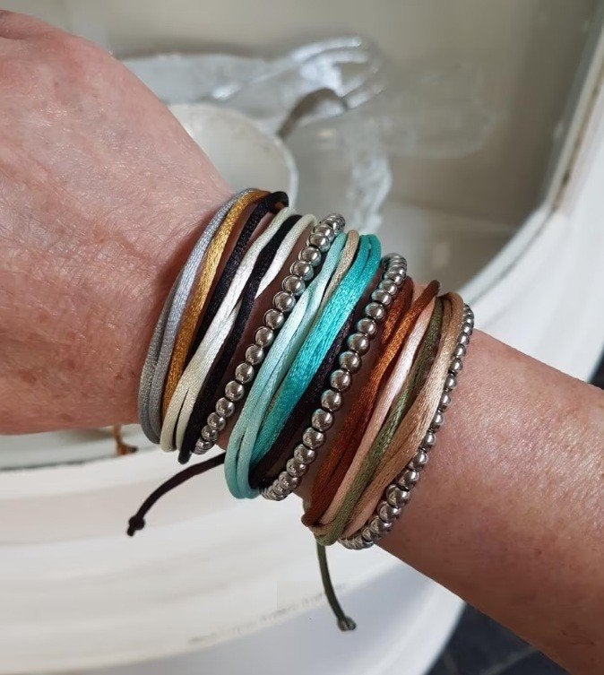 Hot Lava Armband Satijn met Balletjes 🌺🌺🌺, Overige materialen, Overige kleuren, Verzenden, Nieuw