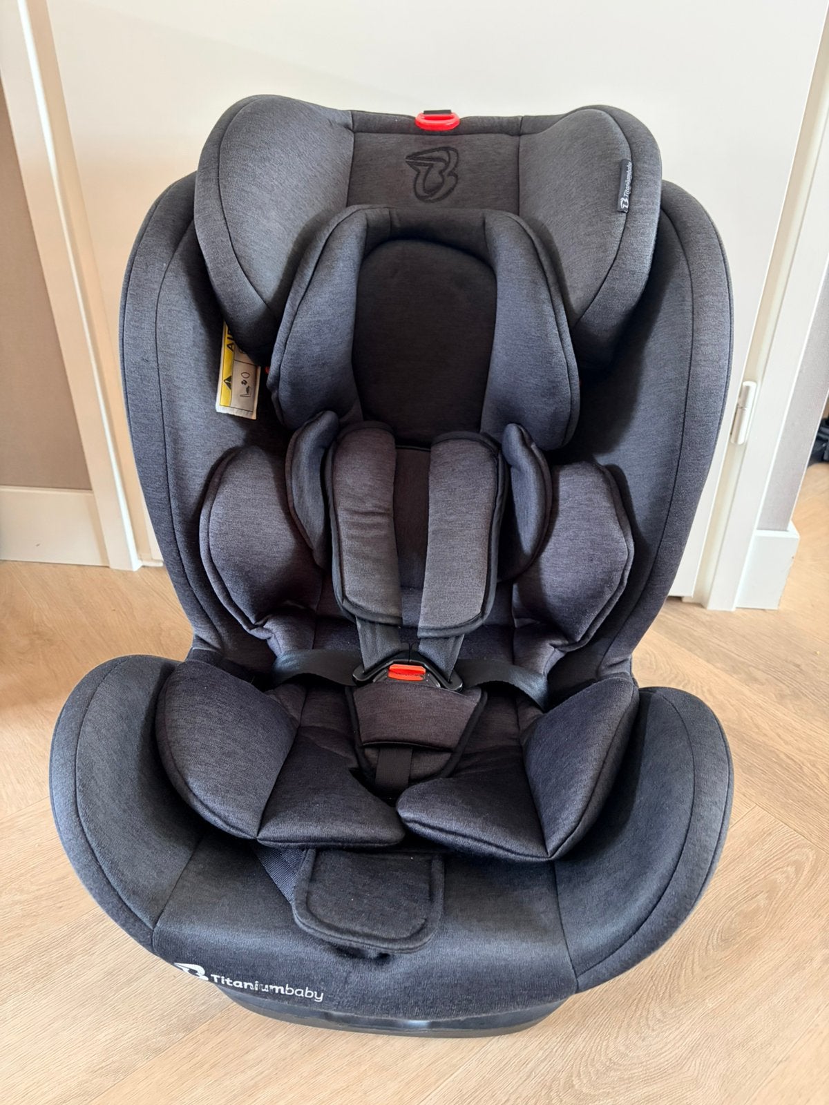 Titaniumbaby autostoel 0-36 kg met Isofix, Autogordel of Isofix, Verstelbare rugleuning, Zo goed als nieuw, Ophalen
