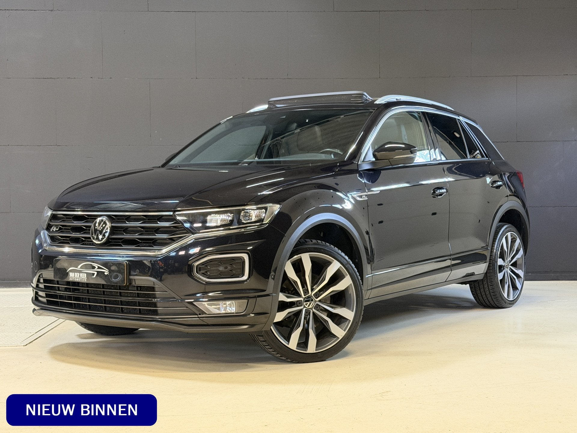 Volkswagen T-Roc 1.5 TSI Sport Business R | Pano | Camera |, 1254 kg, 4 cilinders, 150 pk, Leder en Stof