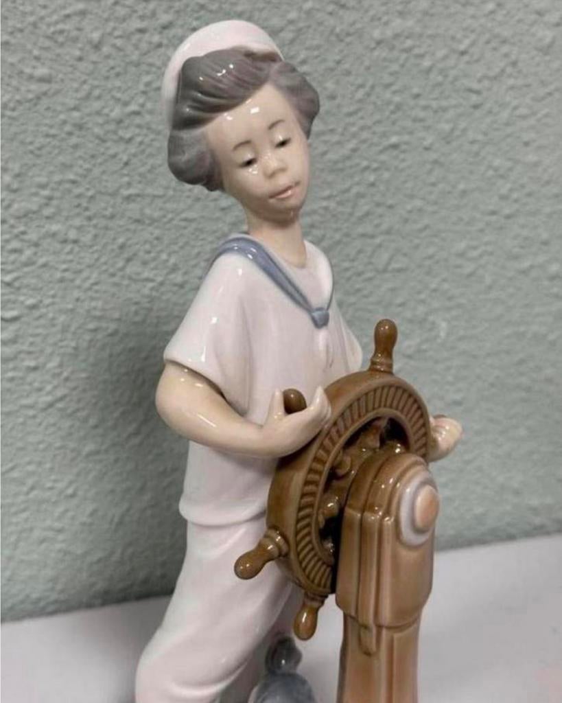 Prachtig porseleinen beeld Vintage 1985 NAO Lladro zeil boy, Ophalen of Verzenden, Zo goed als nieuw