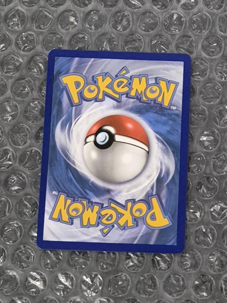 Togekiss V 140/185 Vivid Voltage Sword & Shield Ultra Rare, Ophalen of Verzenden, Zo goed als nieuw, Losse kaart, Foil