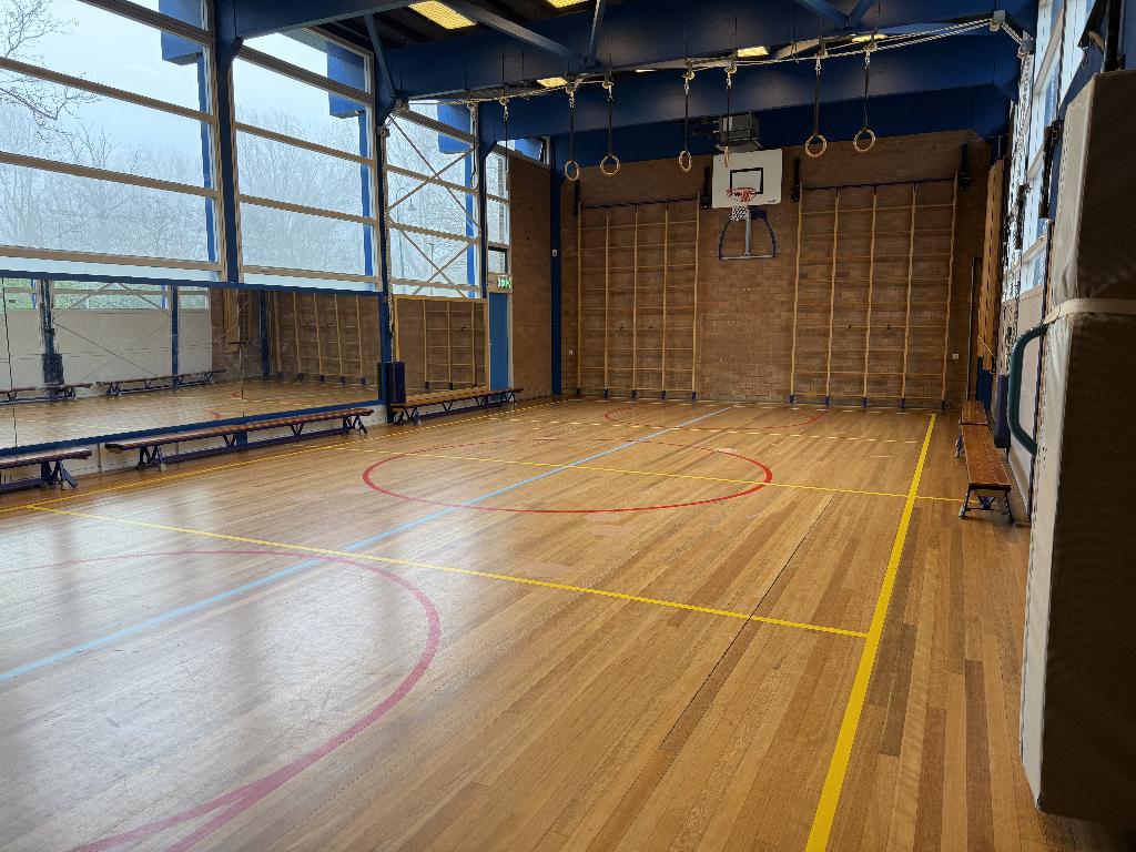 Sportruimte inclusief kantine 200m2 - te huur in Zoetermeer, Ophalen, Nieuw