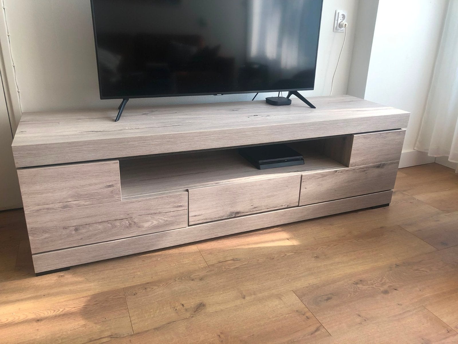 TV kast lichtgrijs millennium eiken,nieuwstaat, Ophalen, 150 tot 200 cm, Eikenhout, Zo goed als nieuw
