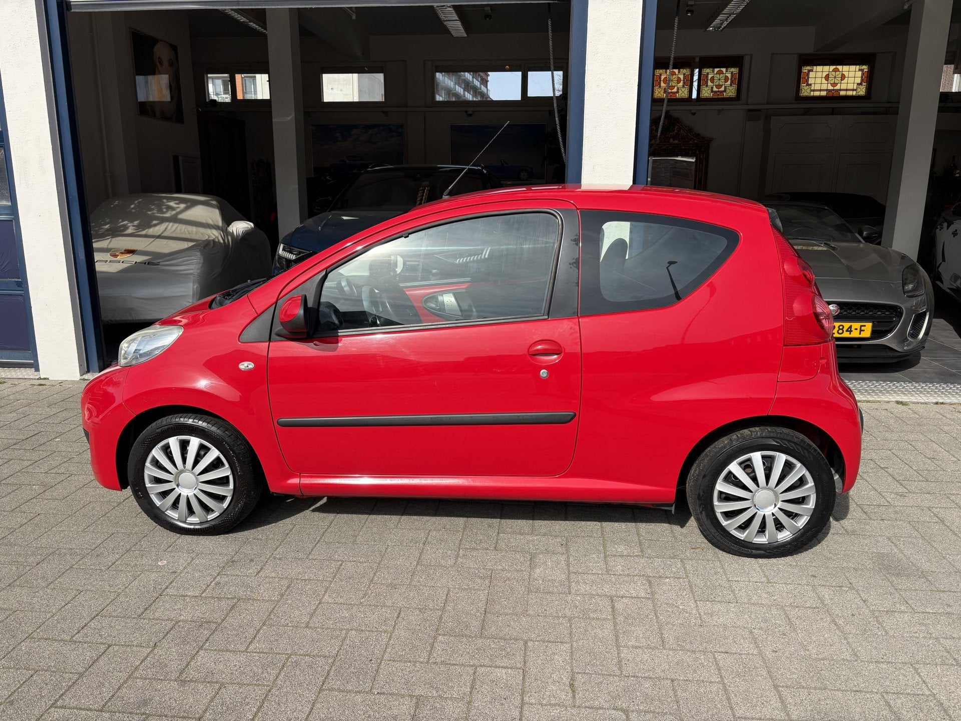 Peugeot 107 1.0-12V XS NW APK 03-2027 (bj 2010), Voorwielaandrijving, Gebruikt, 4 stoelen, 68 pk