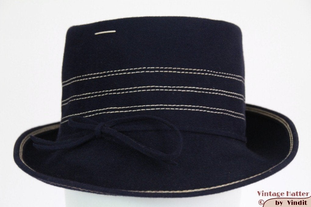 Vintage Dameshoed blauw met witte stiksels 56 gratis leveren