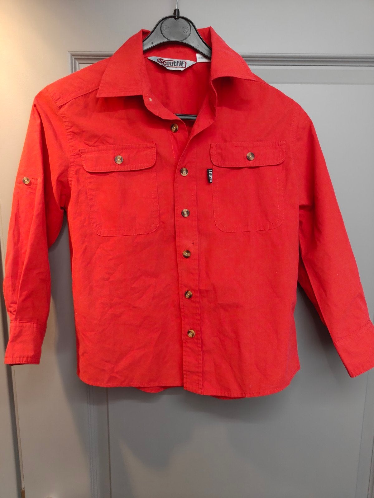 Scoutfit rood scouting blouse bevers maat 128, Verzamelen, Scouting, Ophalen of Verzenden, Gebruikt, Kleding