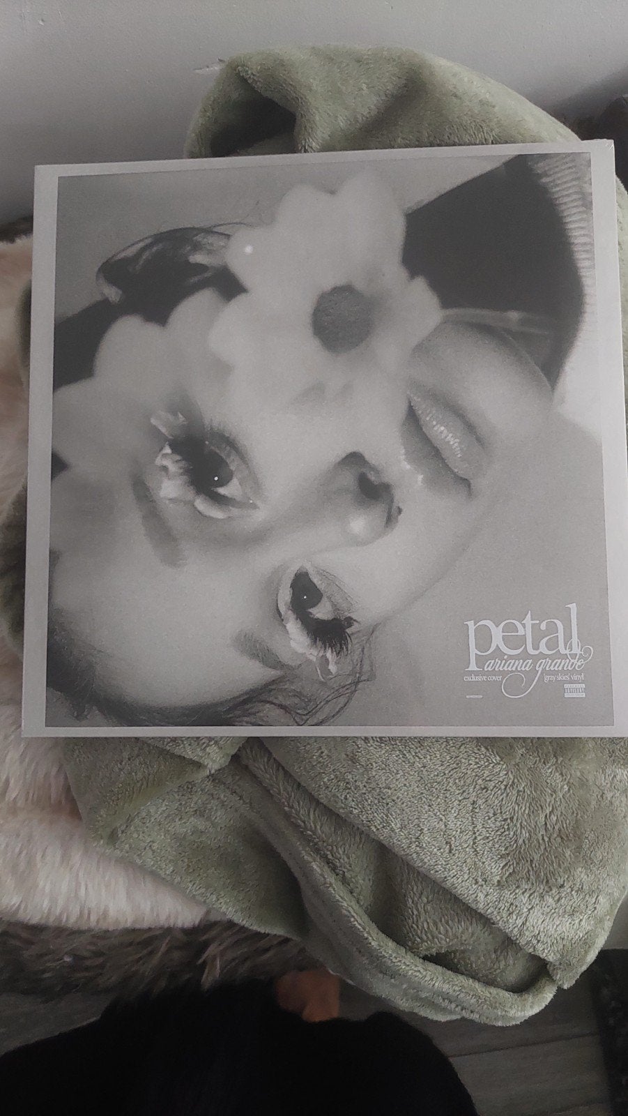 Ariana Grande - Petal Vinyl (Nieuw), Ophalen of Verzenden, Nieuw in verpakking