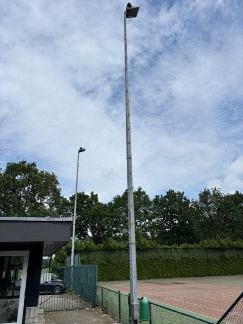 Lichtmasten tennisbaan of sportveld, Ophalen, Gebruikt
