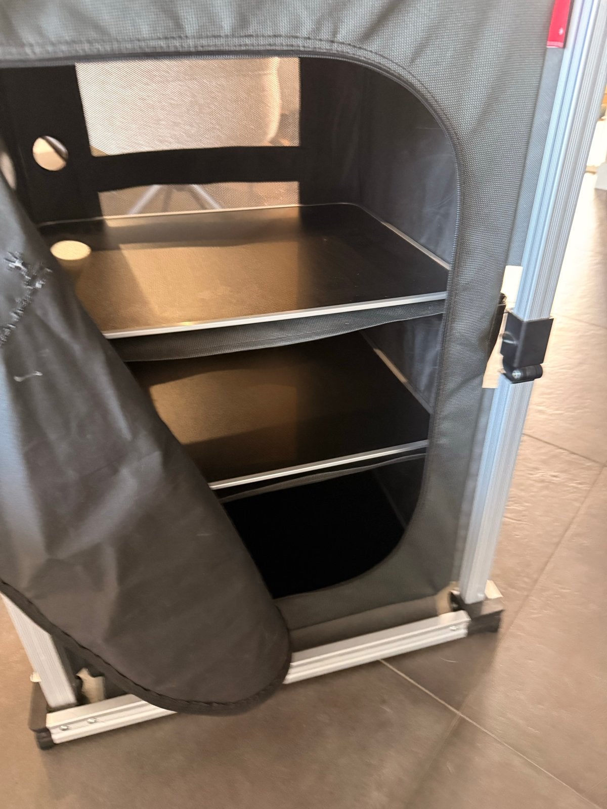 ISABELLA OPVOUWBARE KAST ENKEL, Caravans en Kamperen, Kampeeraccessoires, Ophalen, Gebruikt