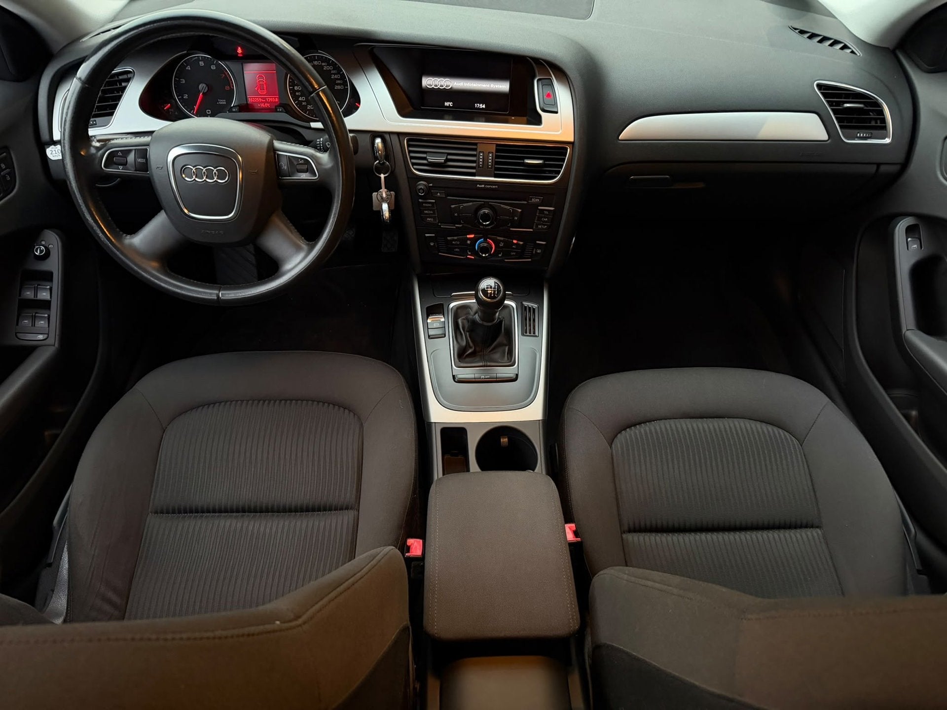 Audi A4 Avant 1.8 TFSI Black on Black|Nieuw APK, Auto's, Voorwielaandrijving, Gebruikt, 4 cilinders, A4
