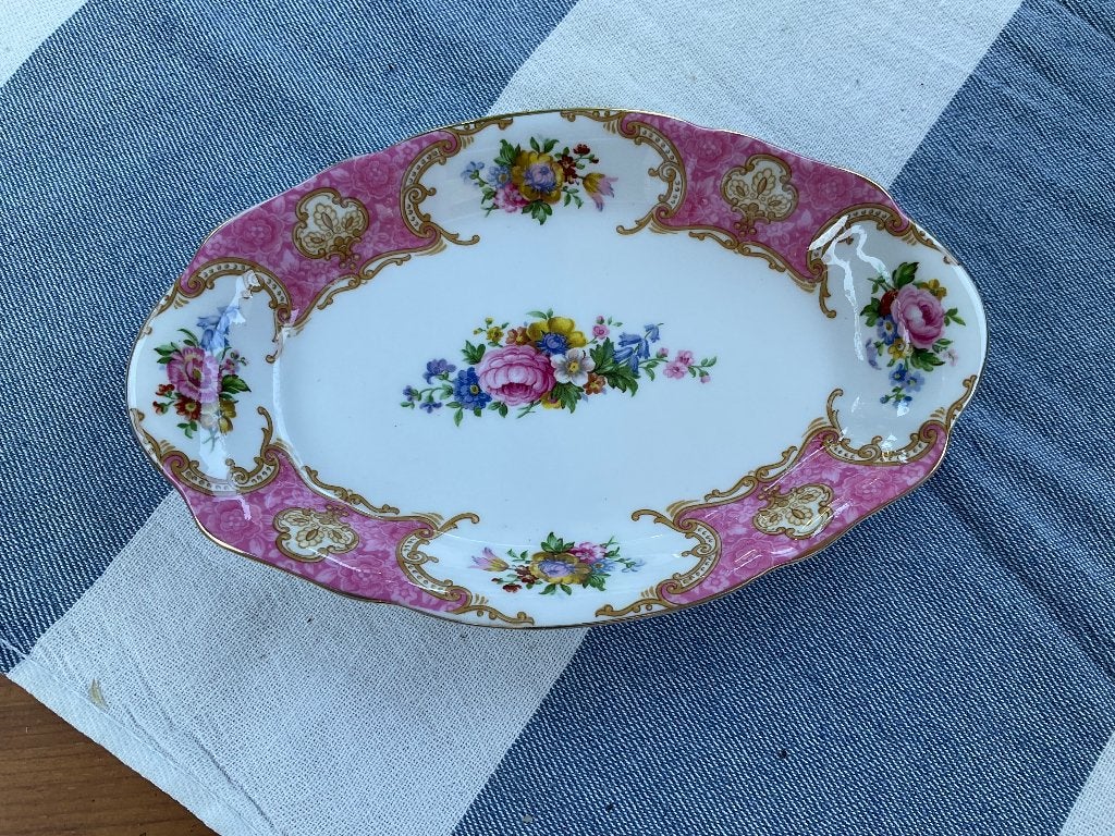 Lady Carlyle Royal Albert, Verzamelen, Porselein, Kristal en Bestek, Ophalen of Verzenden, Zo goed als nieuw, Porselein, Bord of Schaal
