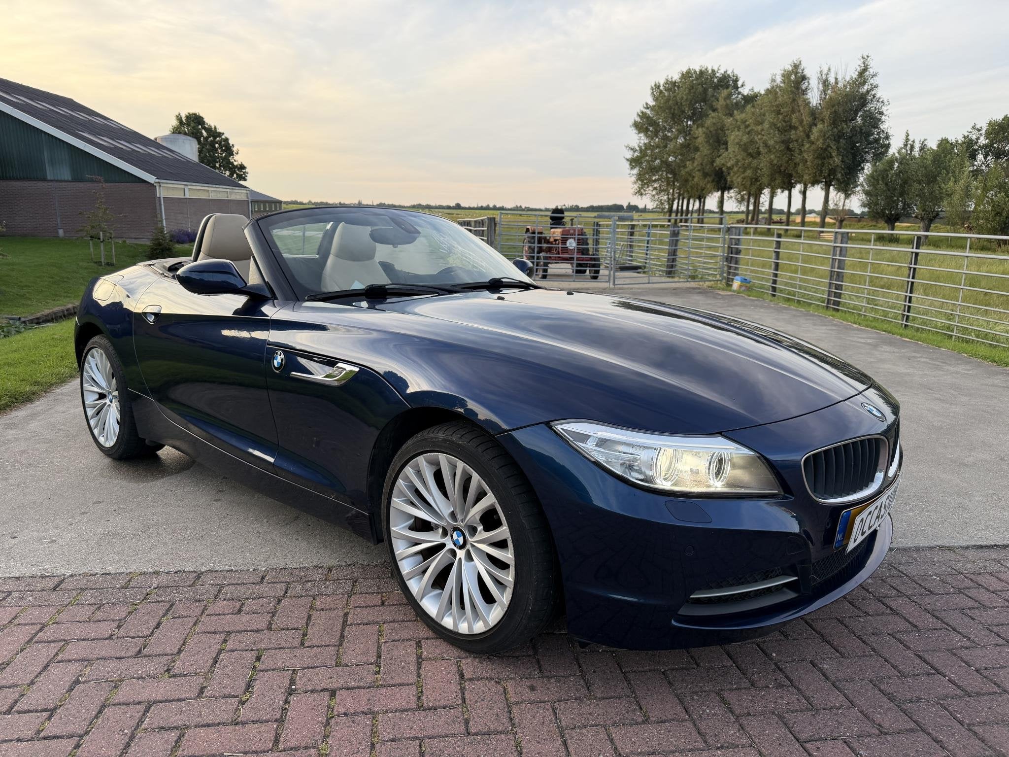 BMW Z4 Roadster sDrive18i LEER | CRUISE | NL-AUTO | LED | KE, Auto's, BMW, Gebruikt, Cabriolet, Blauw, Origineel Nederlands