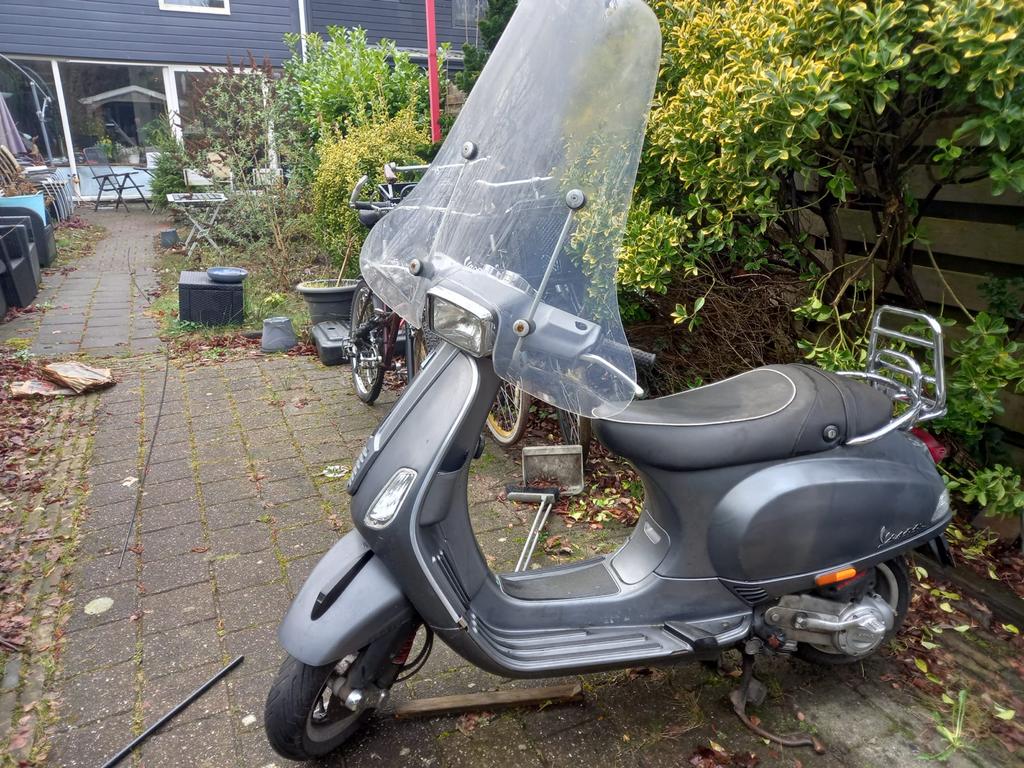 Vespa S Scooter - Mat Zwart - Inclusief windscherm, Fietsen en Brommers, Scooters | Vespa, Ophalen, Gebruikt, Maximaal 45 km/u