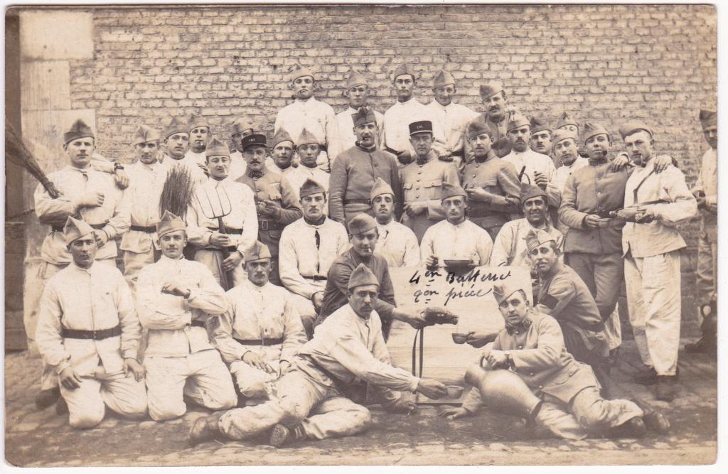 Fotokaart WOI Frankrijk - Franse Artillerie getekend Marius, Verzamelen, Militaria | Algemeen, Verzenden, Landmacht, Overige gebieden