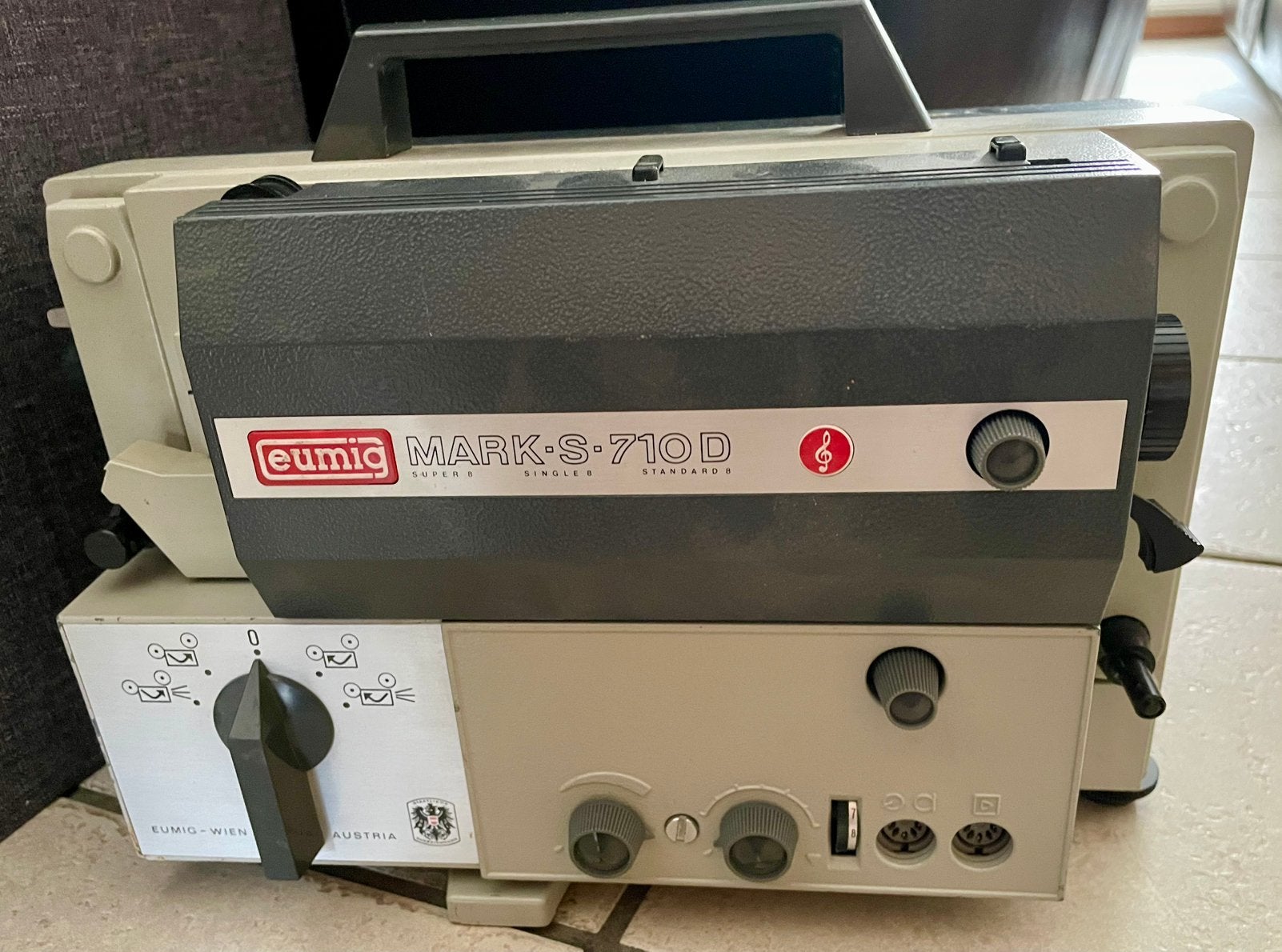 TE KOOP: vintage filmprojector Eumig Mark-S-710D (defect), Ophalen of Verzenden, Projector