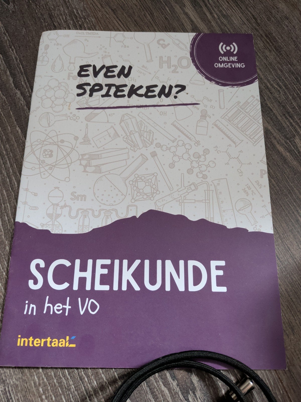Even Spieken? Scheikunde in het VO - Intertaal, Ophalen of Verzenden, Zo goed als nieuw, Intertaal, Beta