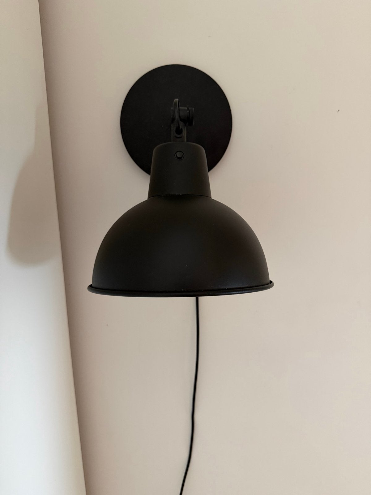 2 zwarte IKEA wandlampen - perfect voor slaapkamer, Met snoer/stekker, Gebruikt, Bedlamp, Zwart
