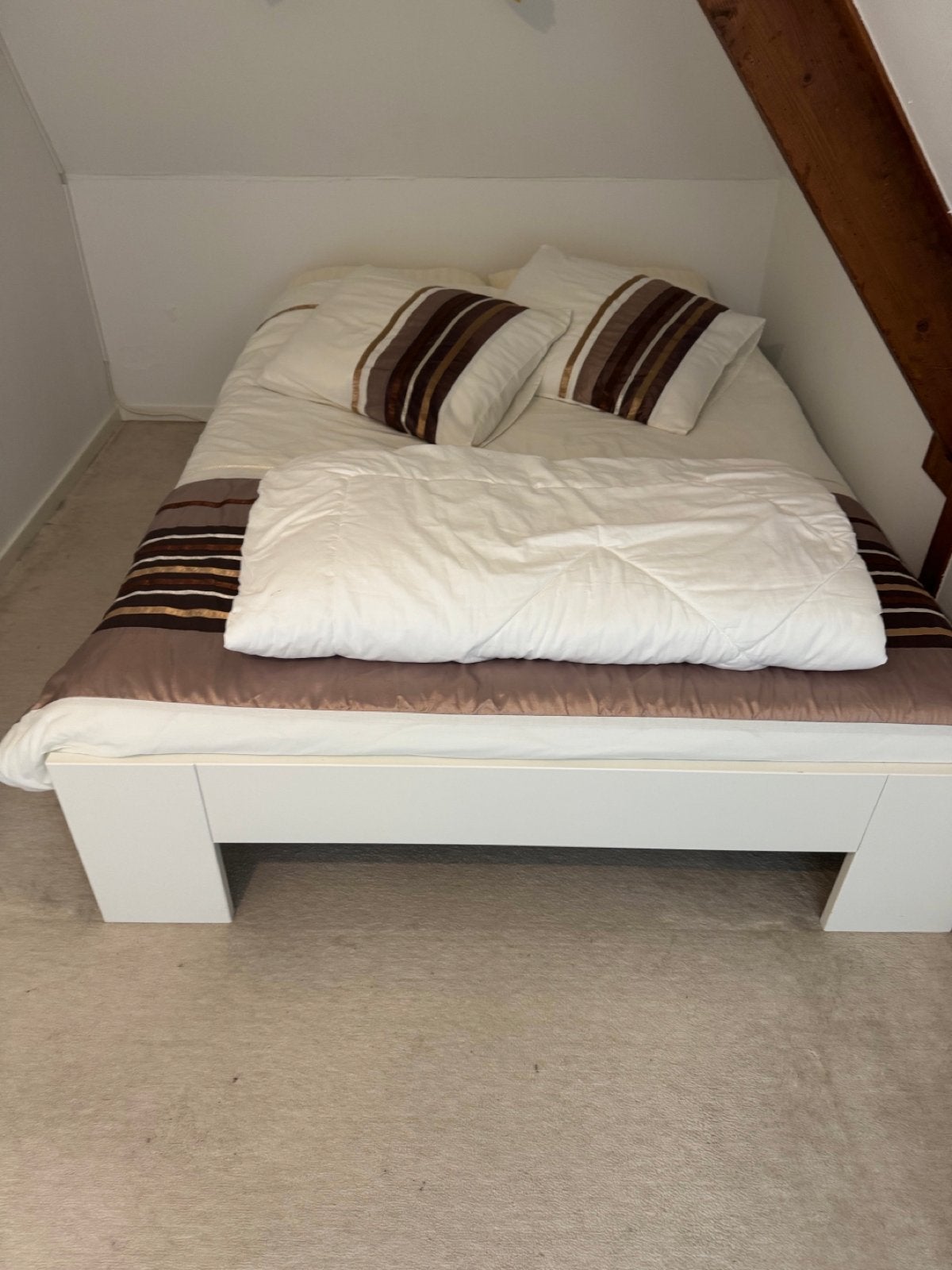 Gratis af te halen: Bed 200x140 met stevige bedbodems, Ophalen, Gebruikt, Wit, Tweepersoons