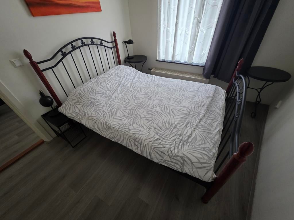 Bed 200x140cm met stalen frame en  IKEA-matras, Huis en Inrichting, Slaapkamer | Bedden, Ophalen of Verzenden, Tweepersoons, Metaal