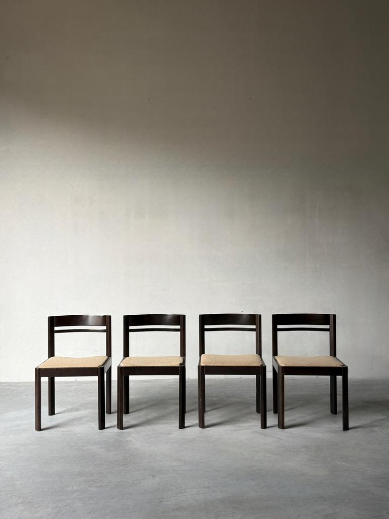 Set van 4 vintage brutalistische houten stoelen, Huis en Inrichting, Stoelen, Ophalen, Zo goed als nieuw, Bruin