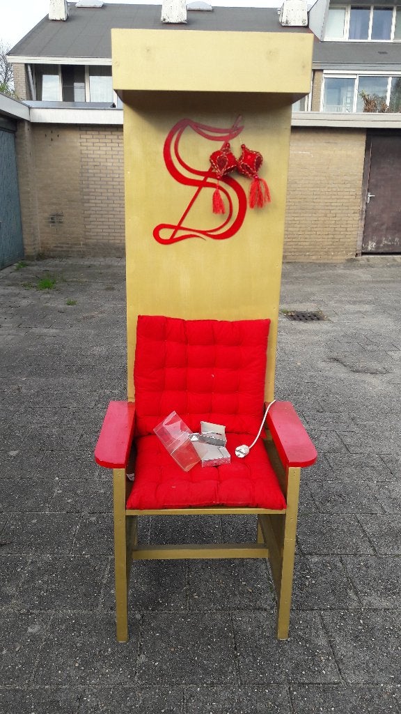 Sinterklaas zetel, Ophalen, Gebruikt