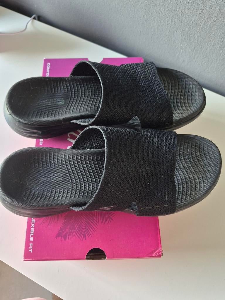 Skechers slippers maat 39, Kleding | Dames, Schoenen, Slippers, Skechers, Zwart, Ophalen of Verzenden