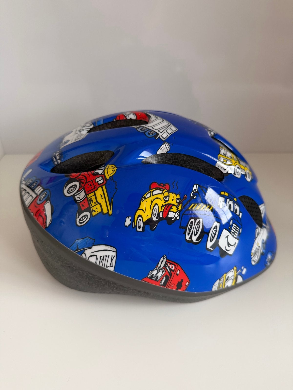 Blauwe kinderfietshelm met voertuigenprint, Ophalen of Verzenden, Gebruikt, Overige maten, Jongen of Meisje