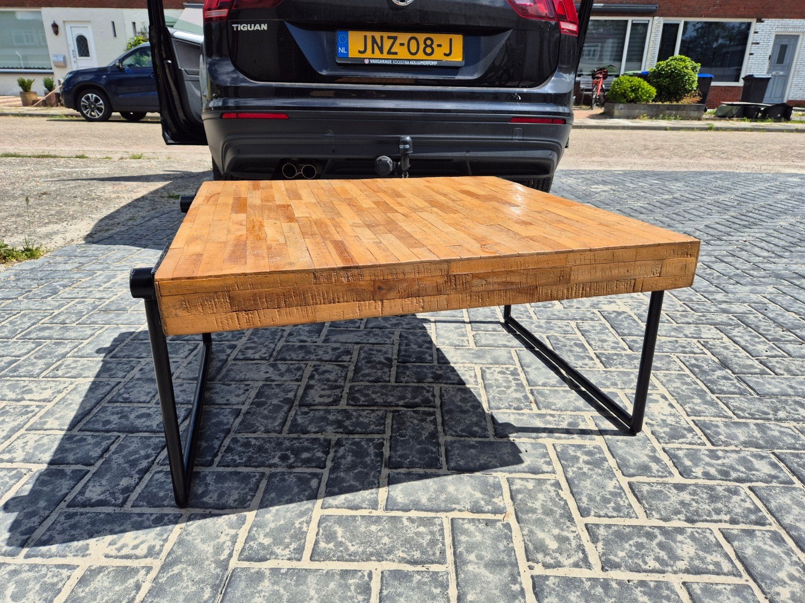Salontafel van mangohout met metalen onderstel, Huis en Inrichting, Tafels | Salontafels, Gebruikt, Minder dan 50 cm, 50 tot 100 cm