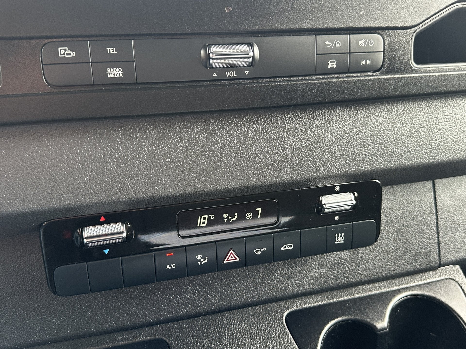 Foto 8 van Mercedes-Benz Sprinter 317CDI 170PK L3H2 Dubbelcabine 6-Pers