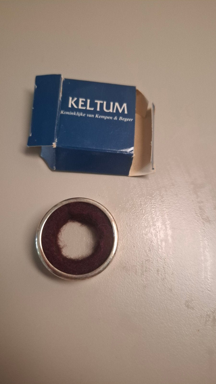 Keltum zilveren servetring met bordeauxrode vilten binnenkan, Ophalen of Verzenden