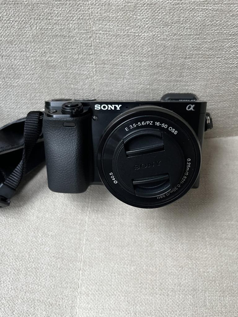 Sony A6000 systeemcamera – zo goed als nieuw – 1099 clicks, Audio, Tv en Foto, Fotocamera's Digitaal, Spiegelreflex, Ophalen of Verzenden
