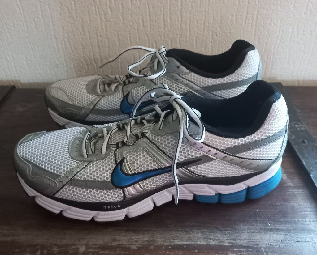 mooie NIKE AIR sportschoenen mt.44, Sport en Fitness, Ophalen of Verzenden, Zo goed als nieuw, Overige sporten, Hardloopschoenen