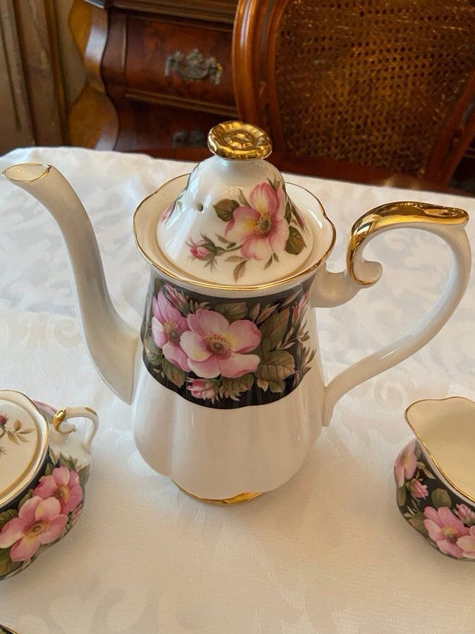 Royal Albert Alberta Rose  servies  onderdelen.NIEUW, Ophalen
